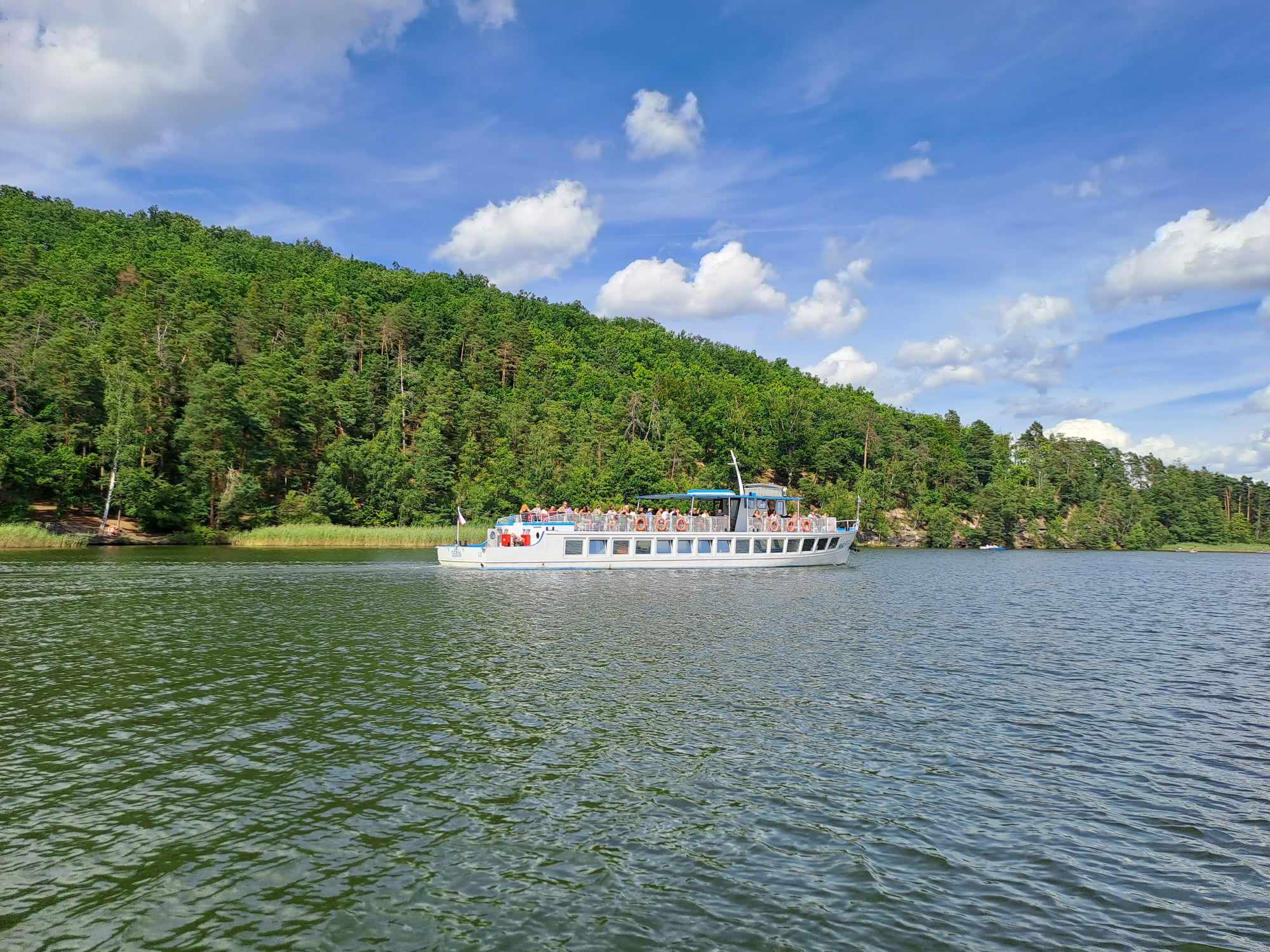 Plavby Po Rybníku Svět Vyhlídkové plavby v září - Regata Máchovo jezero